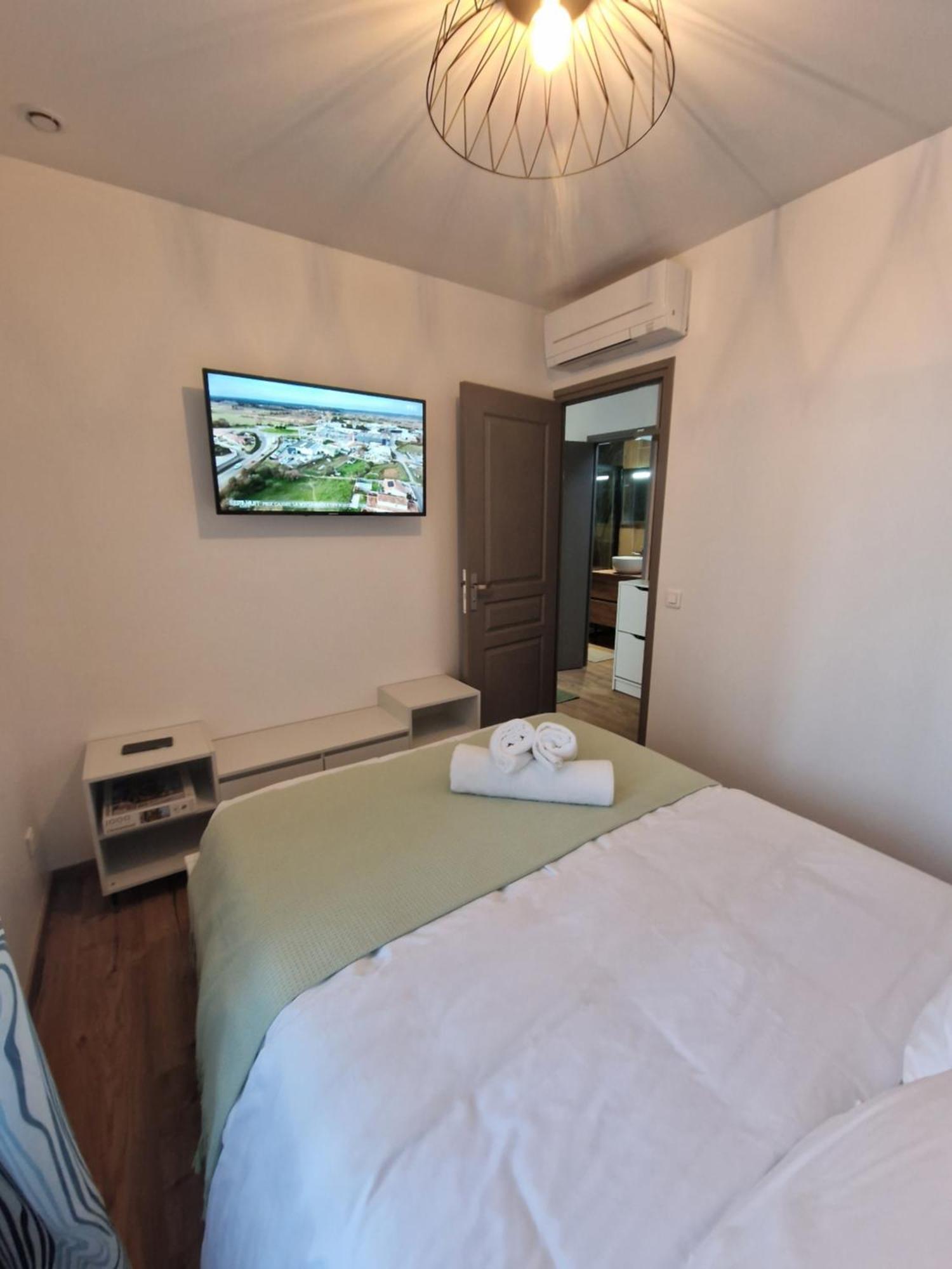 Maison D'Hotes Avec 3 Appartements Et Un Studio Viry-Châtillon Exterior foto